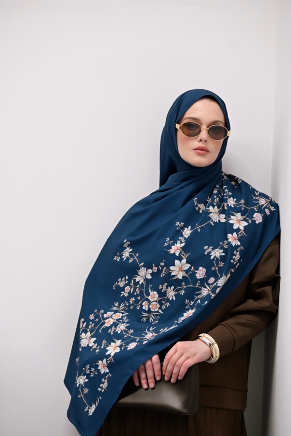 Mimelif İpeksi Sakura Desenli Şal Lacivert