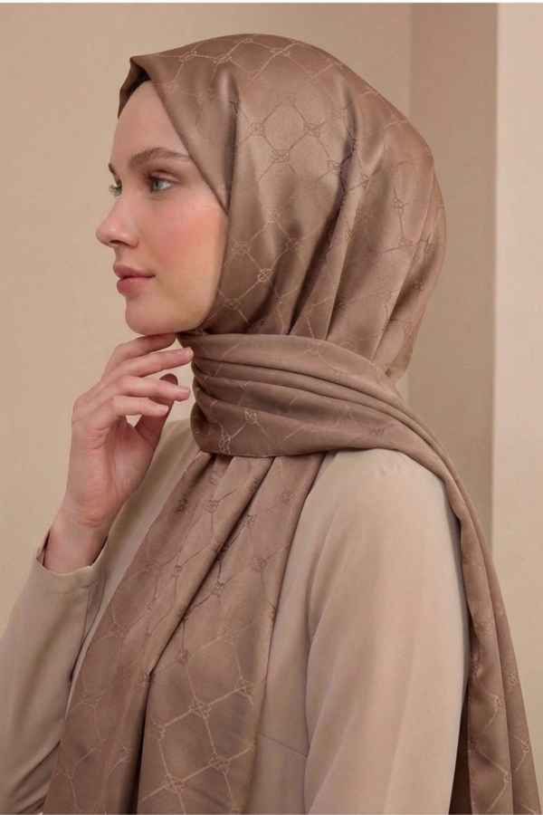 Jakarlı Monogram Desenli Şal Sütlü Kahve